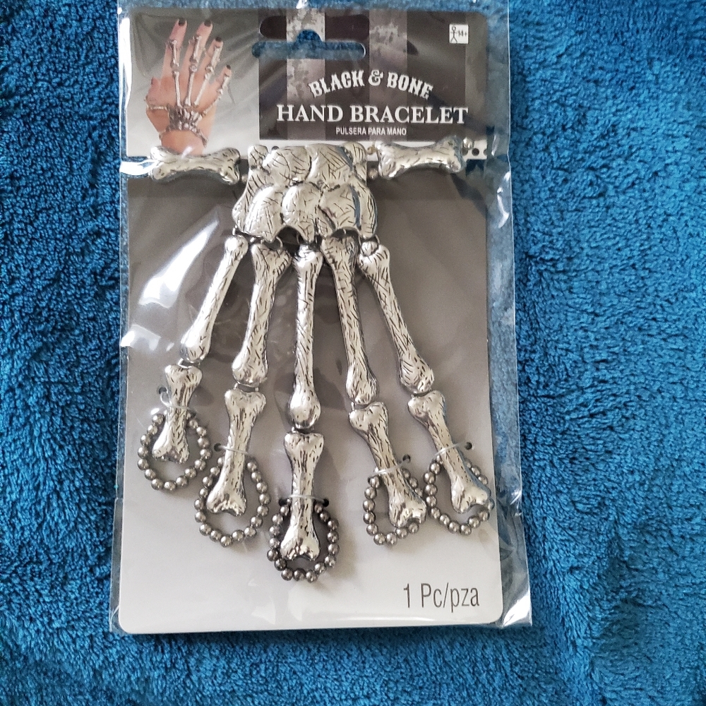 Skeleton hand bracelet